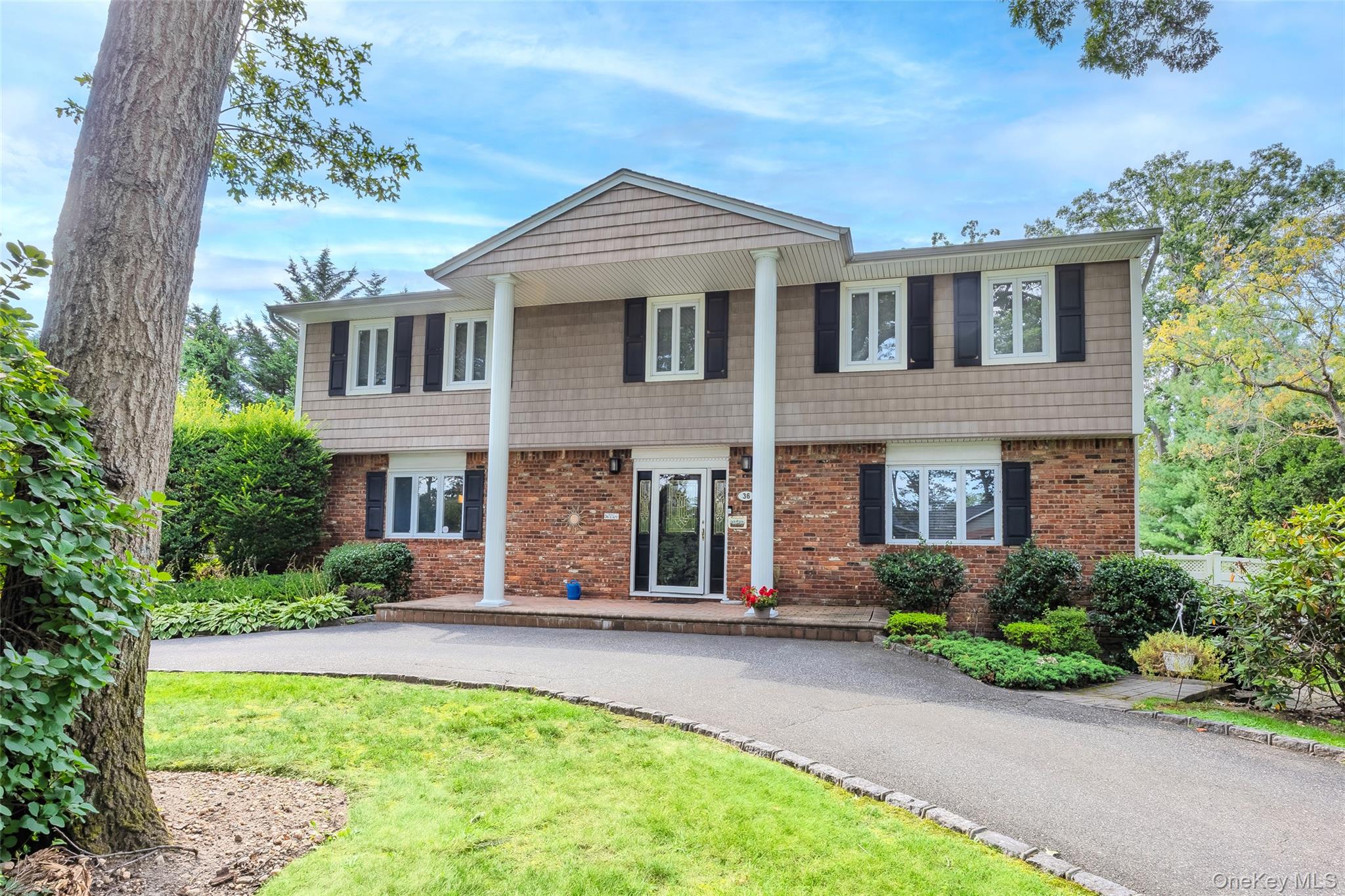 36 Southwick Court S, Plainview, NY 11803