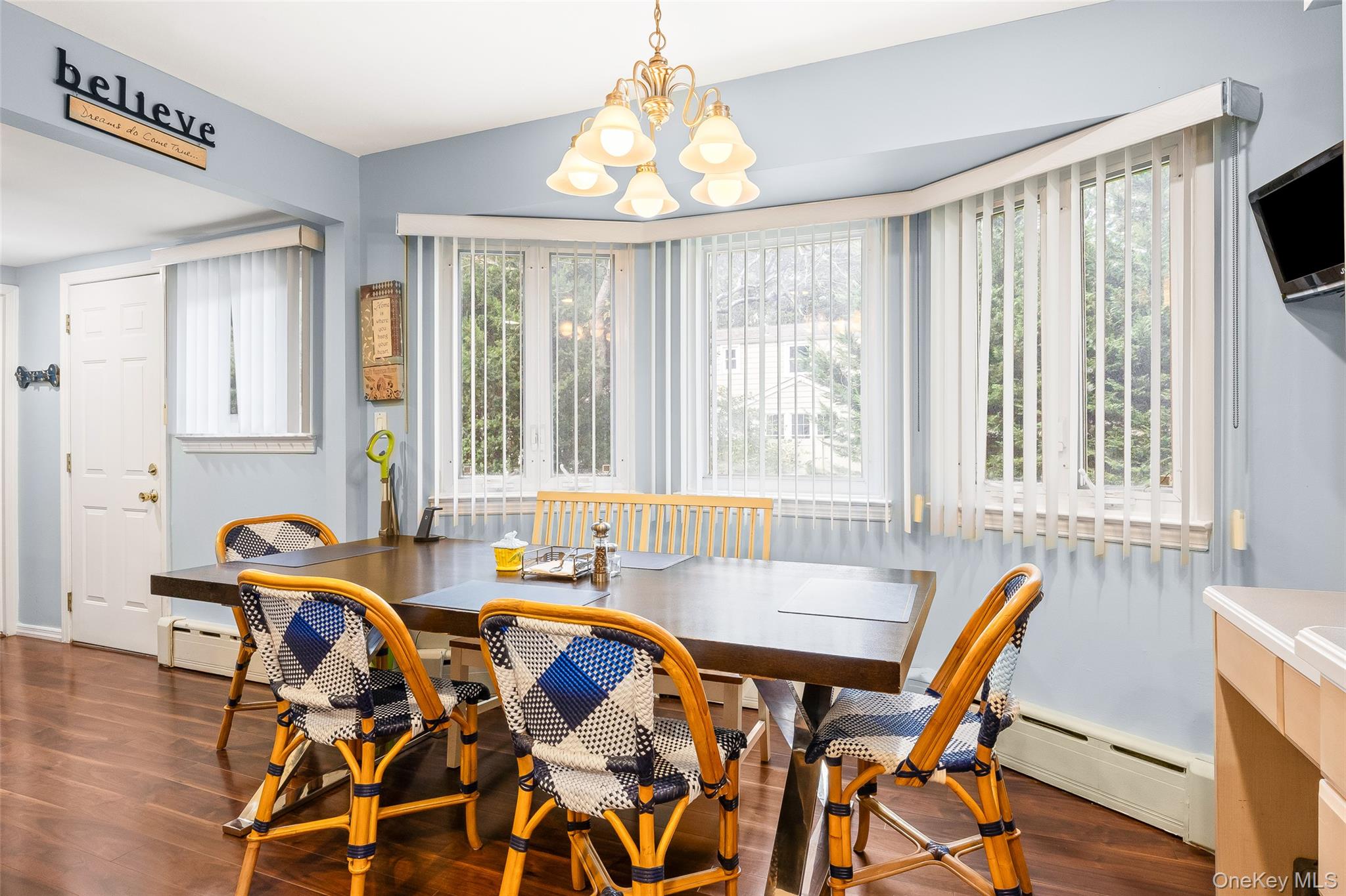 36 Southwick Court S, Plainview, NY 11803