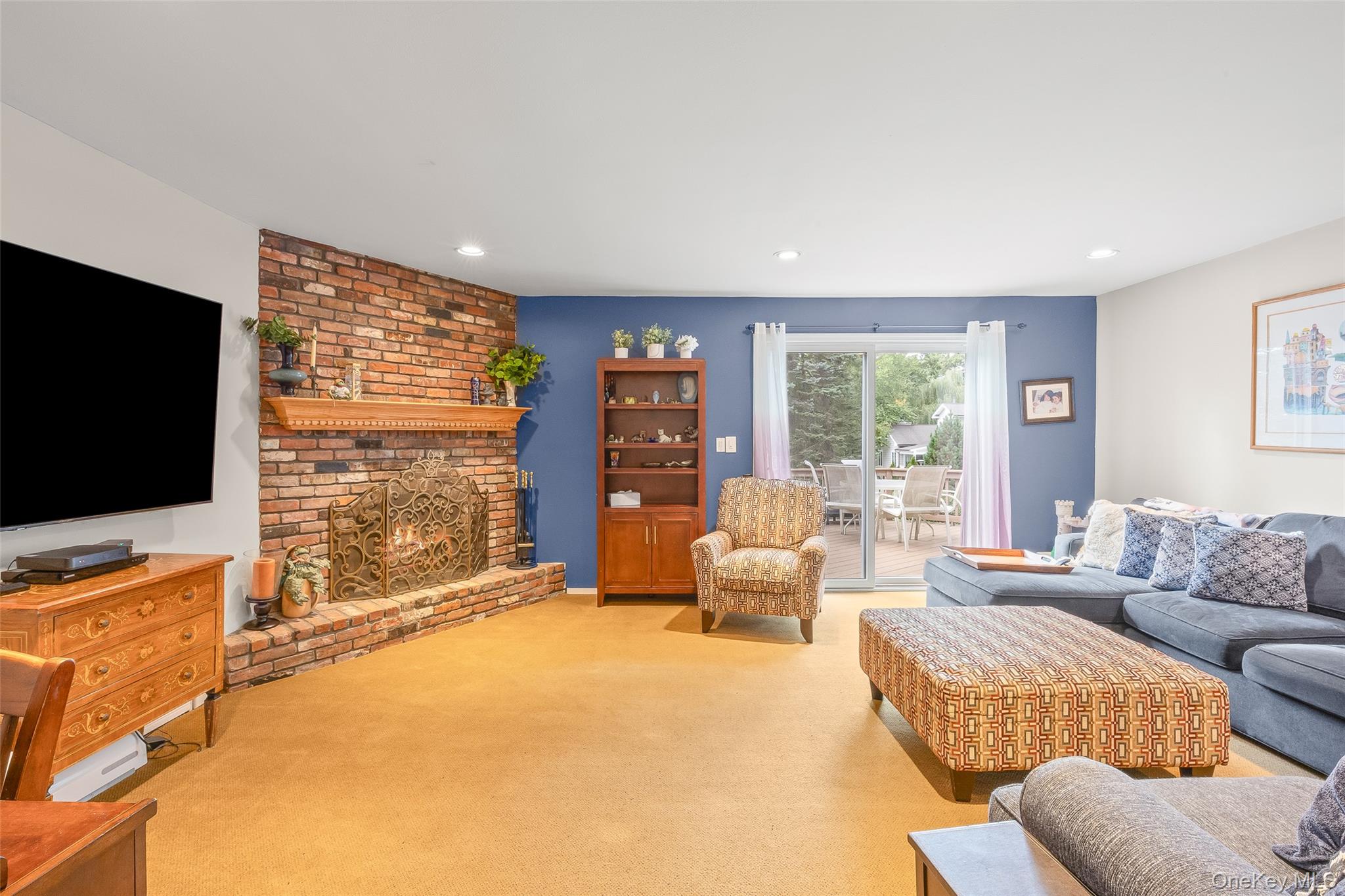 36 Southwick Court S, Plainview, NY 11803