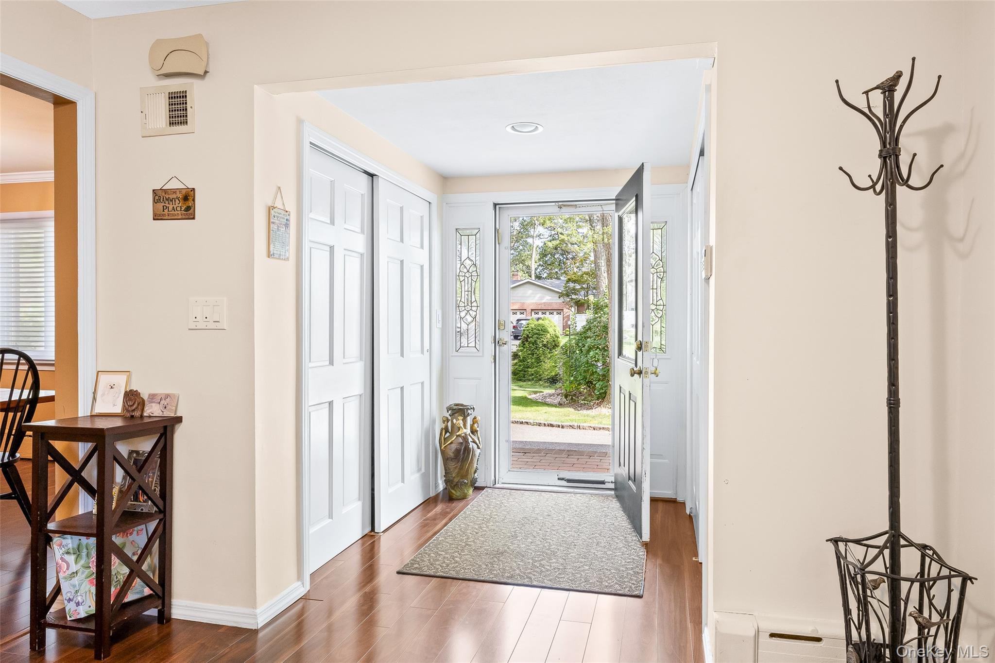 36 Southwick Court S, Plainview, NY 11803