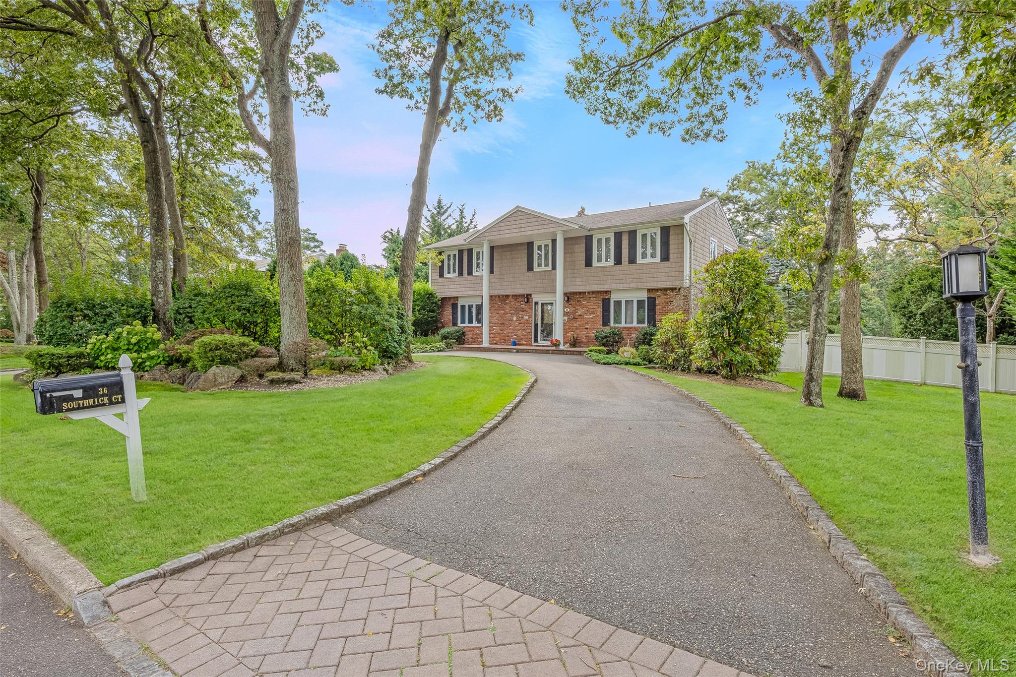 36 Southwick Court S, Plainview, NY 11803