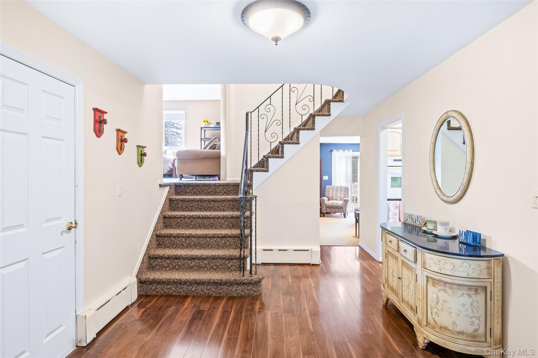 36 Southwick Court S, Plainview, NY 11803