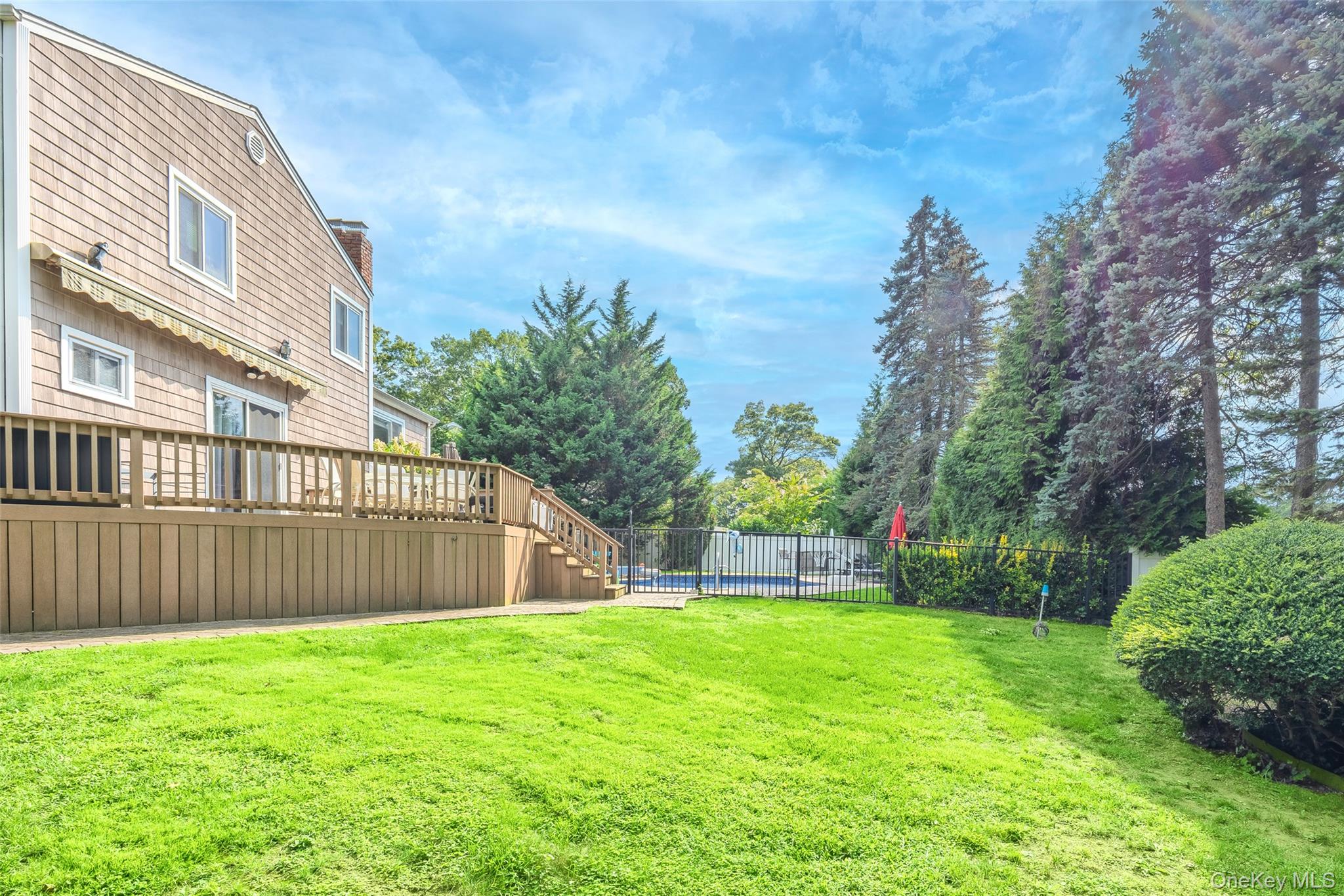 36 Southwick Court S, Plainview, NY 11803