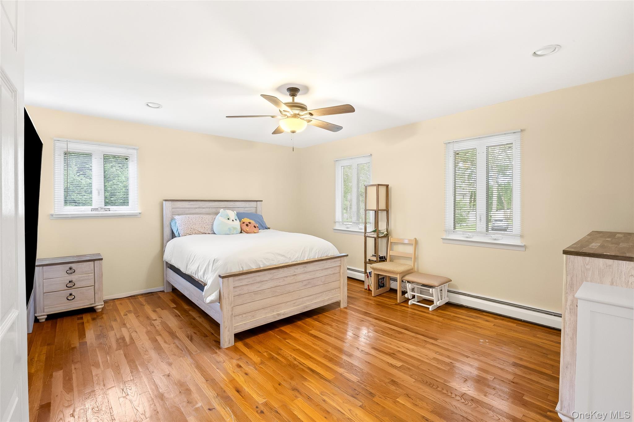 36 Southwick Court S, Plainview, NY 11803