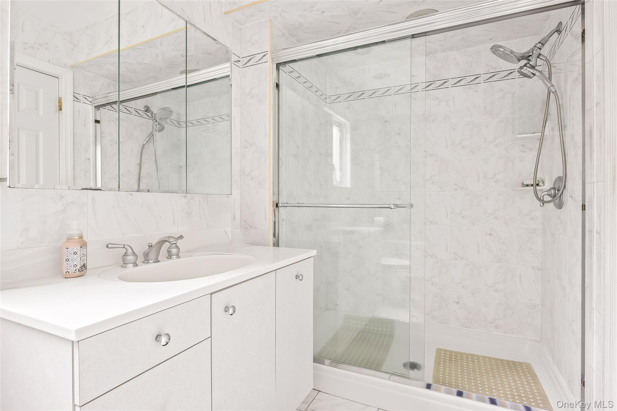 36 Southwick Court S, Plainview, NY 11803