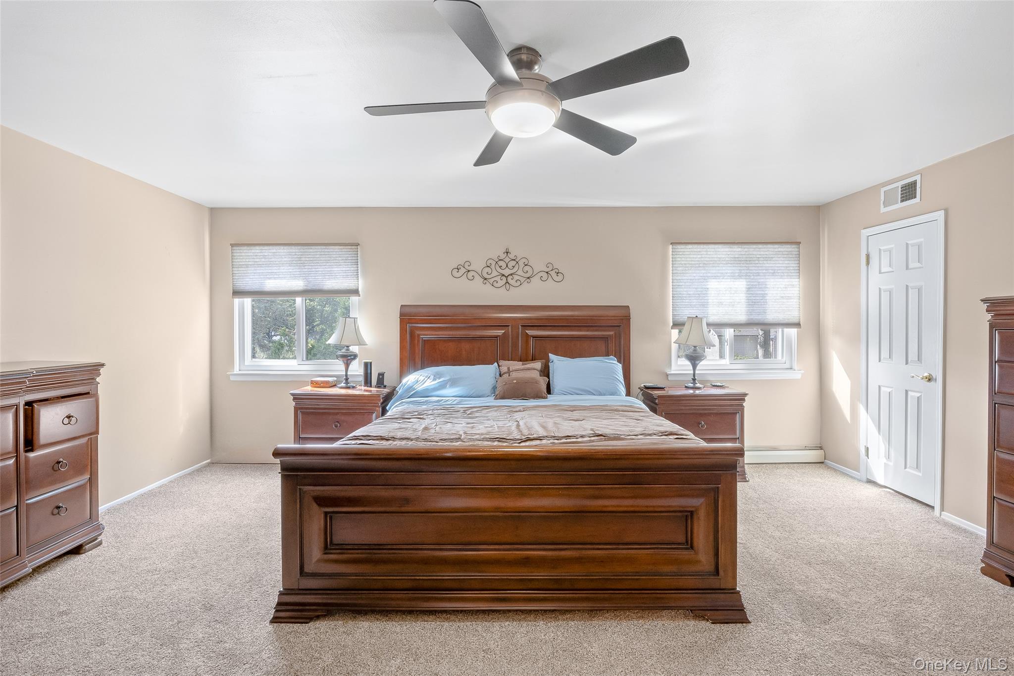 36 Southwick Court S, Plainview, NY 11803