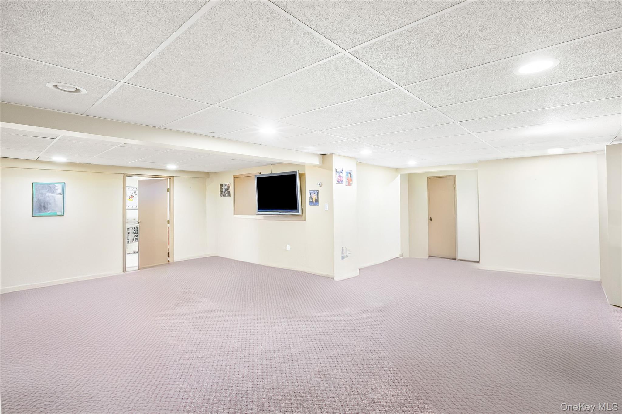 36 Southwick Court S, Plainview, NY 11803