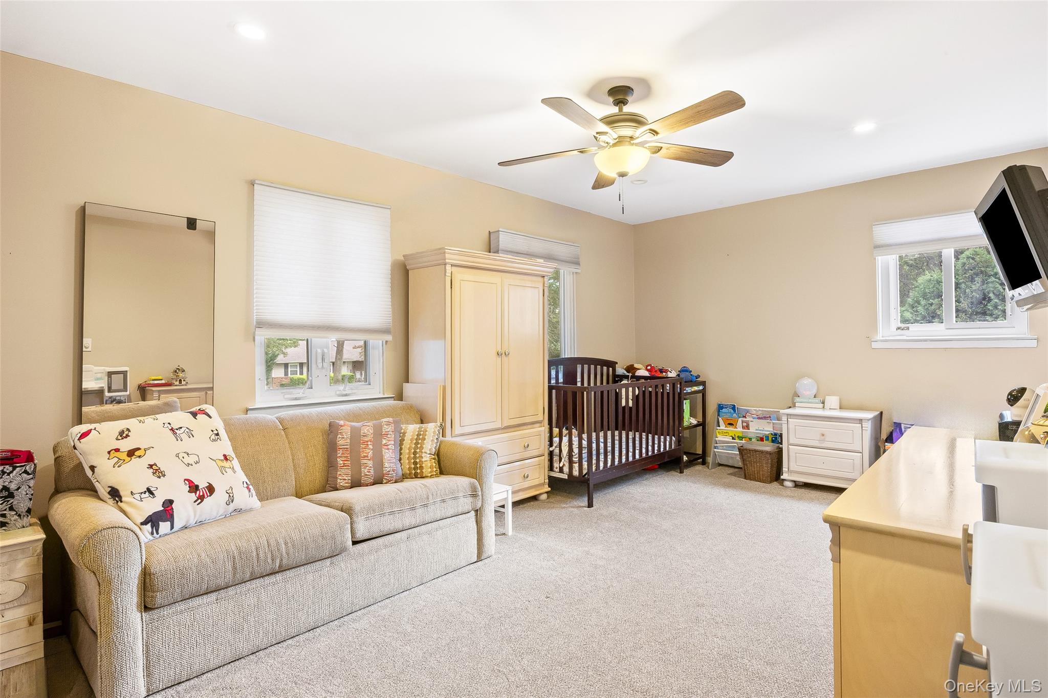 36 Southwick Court S, Plainview, NY 11803