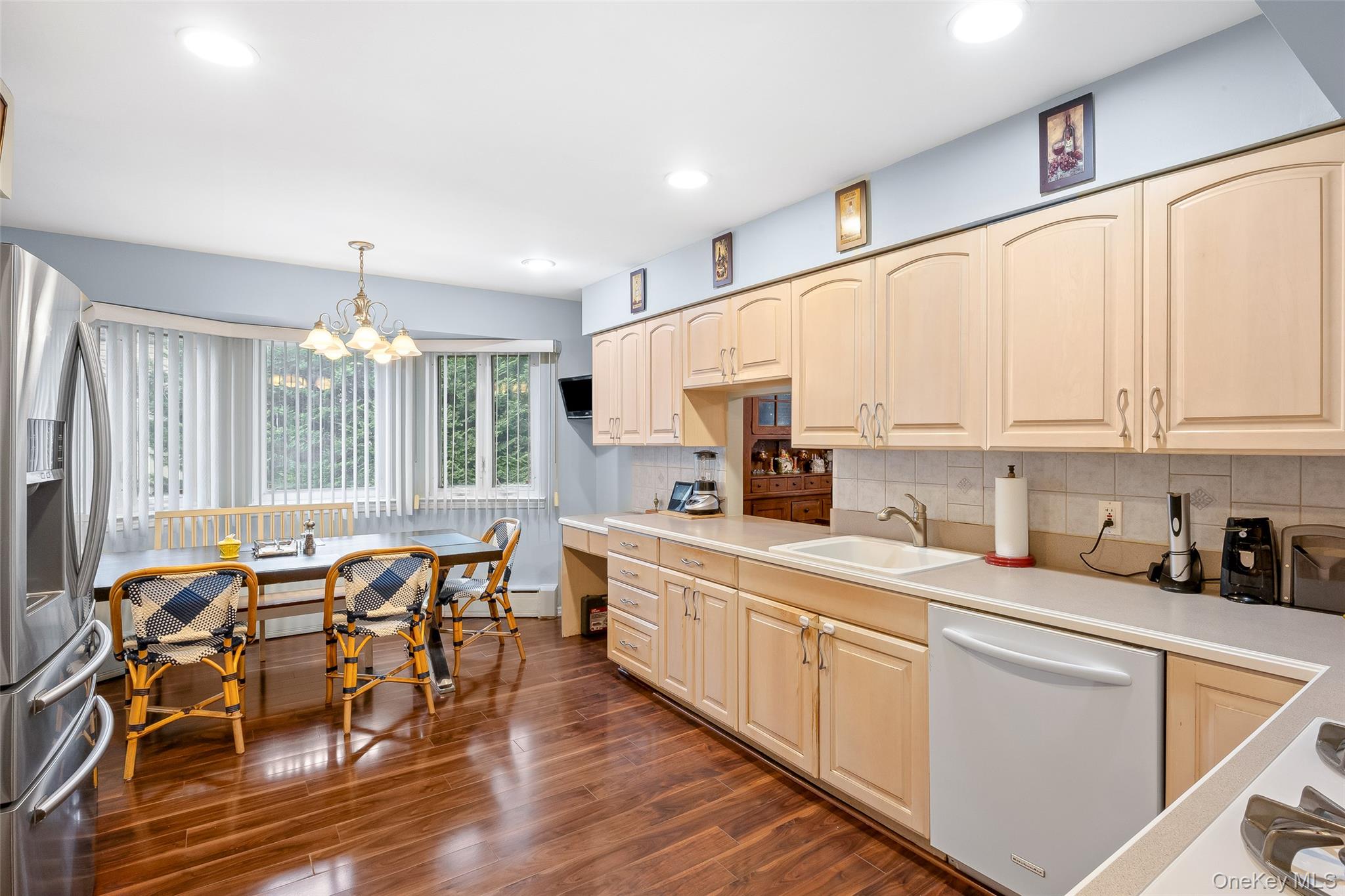 36 Southwick Court S, Plainview, NY 11803