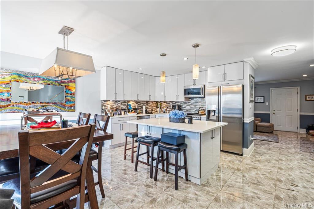 215-29 23rd Avenue # TH4, Bayside, NY 11360