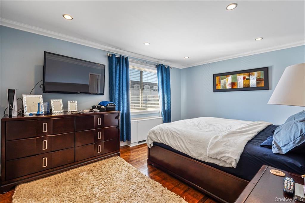 215-29 23rd Avenue # TH4, Bayside, NY 11360