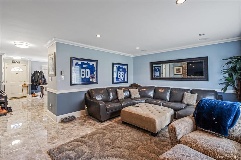 215-29 23rd Avenue # TH4, Bayside, NY 11360