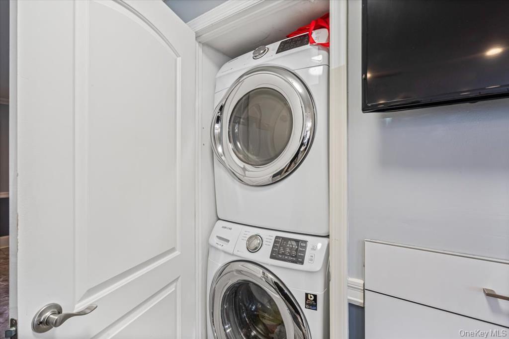 215-29 23rd Avenue # TH4, Bayside, NY 11360