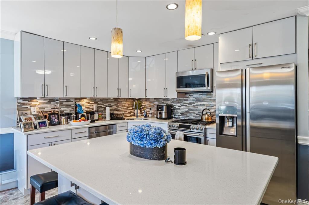 215-29 23rd Avenue # TH4, Bayside, NY 11360