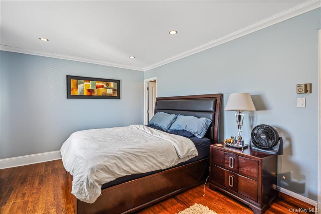 215-29 23rd Avenue # TH4, Bayside, NY 11360