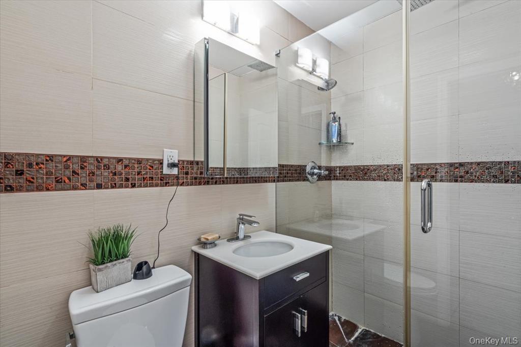 215-29 23rd Avenue # TH4, Bayside, NY 11360