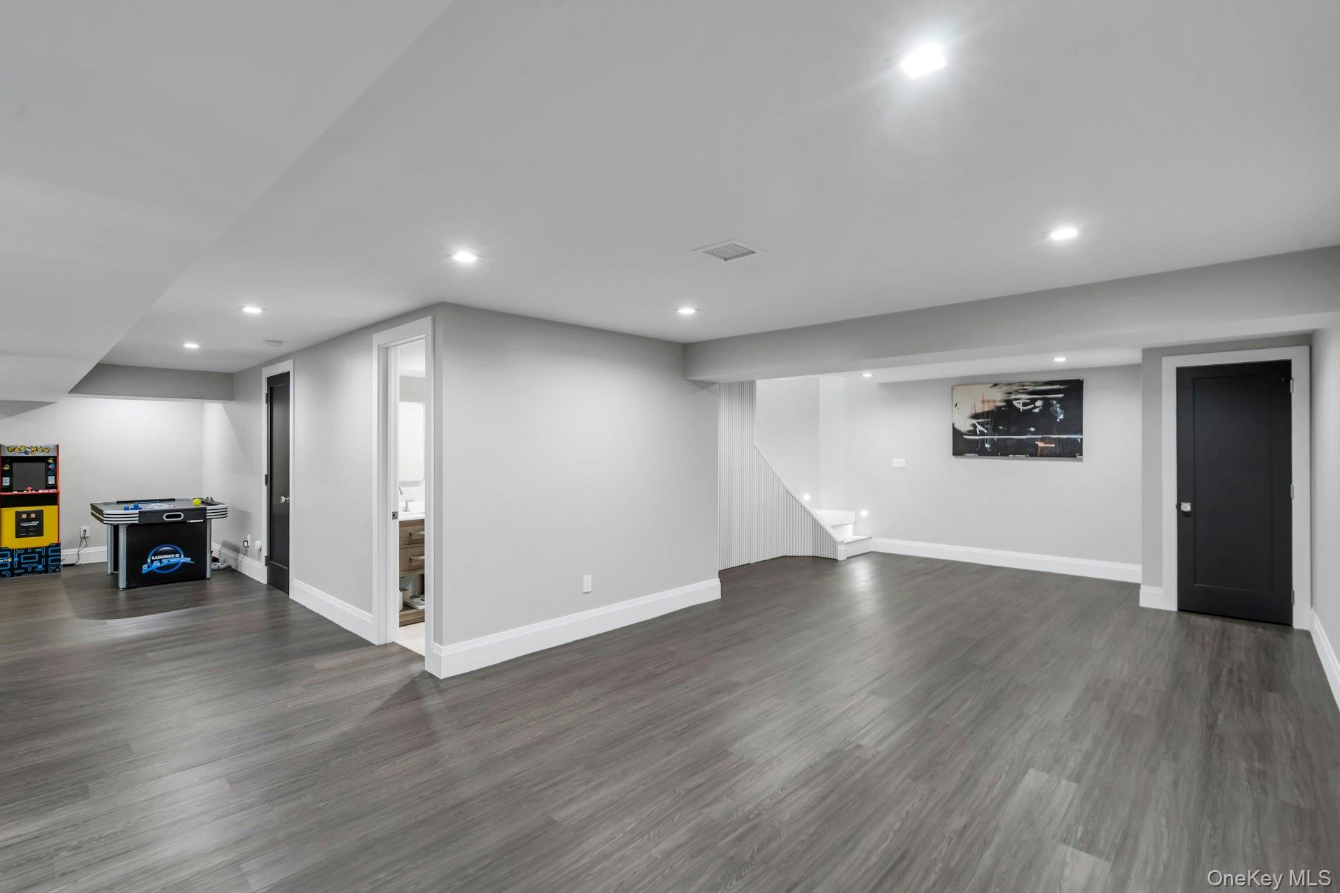 211 Hornbill Drive, Manhasset, NY 11030