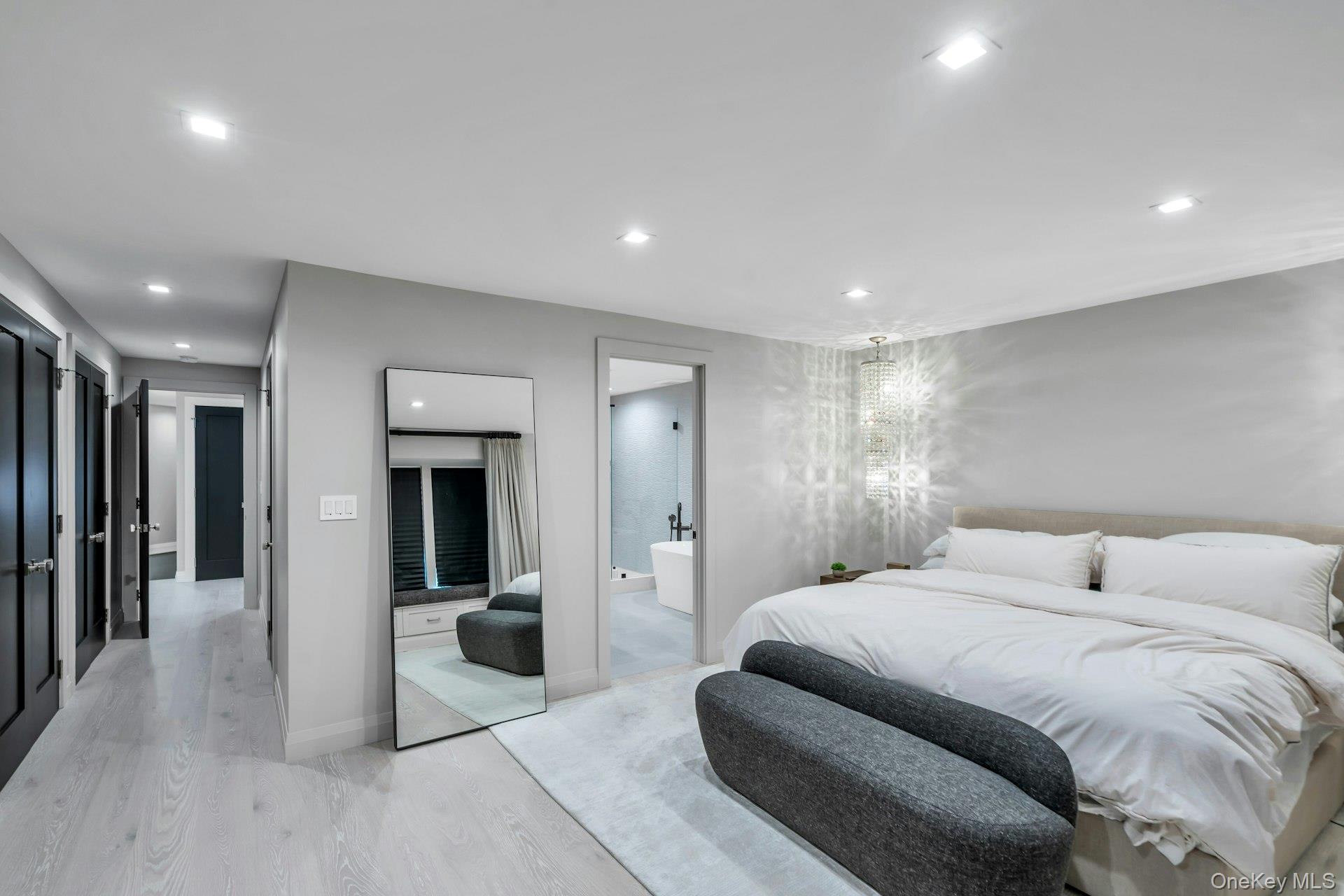 211 Hornbill Drive, Manhasset, NY 11030