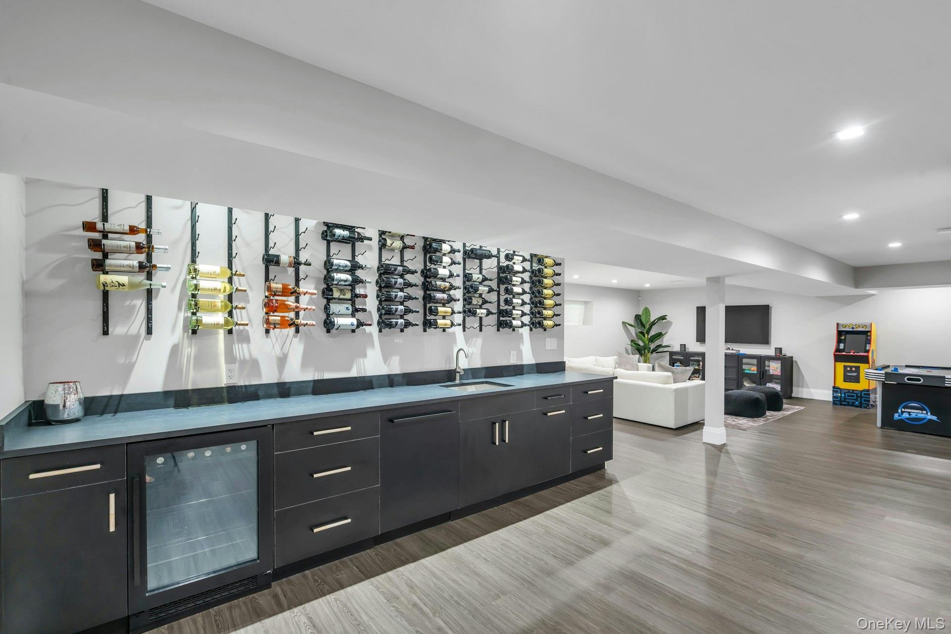 211 Hornbill Drive, Manhasset, NY 11030