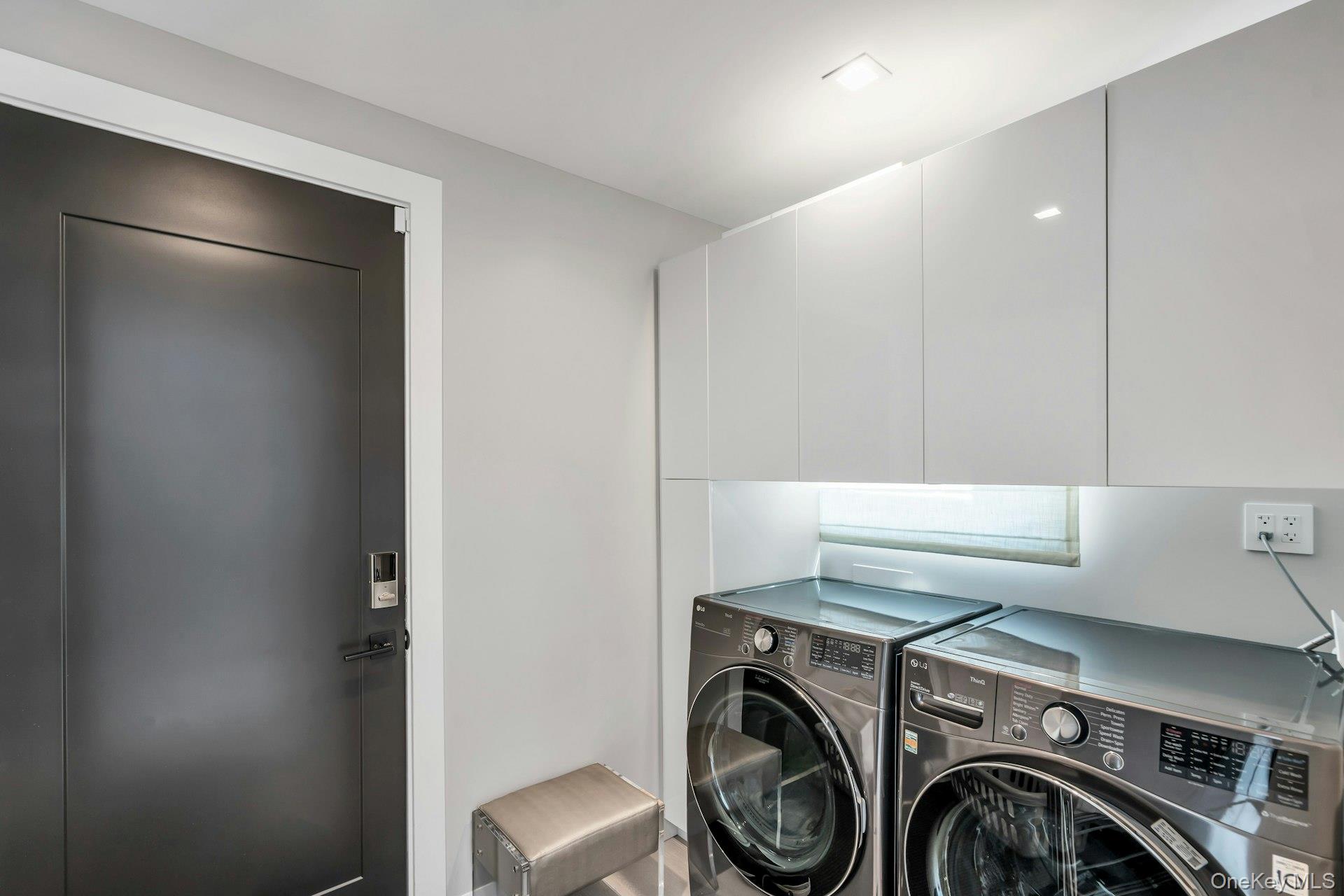 211 Hornbill Drive, Manhasset, NY 11030