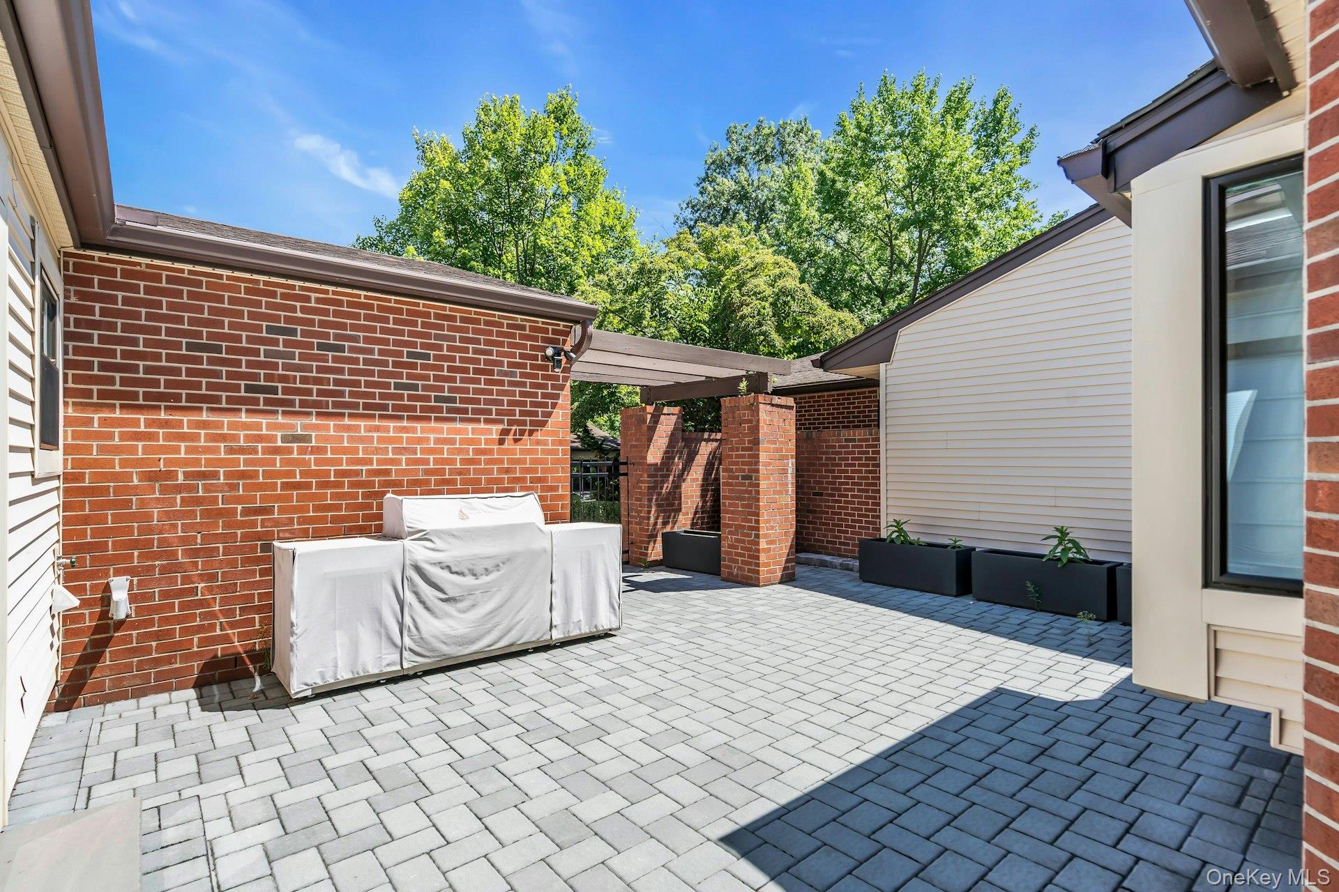 211 Hornbill Drive, Manhasset, NY 11030