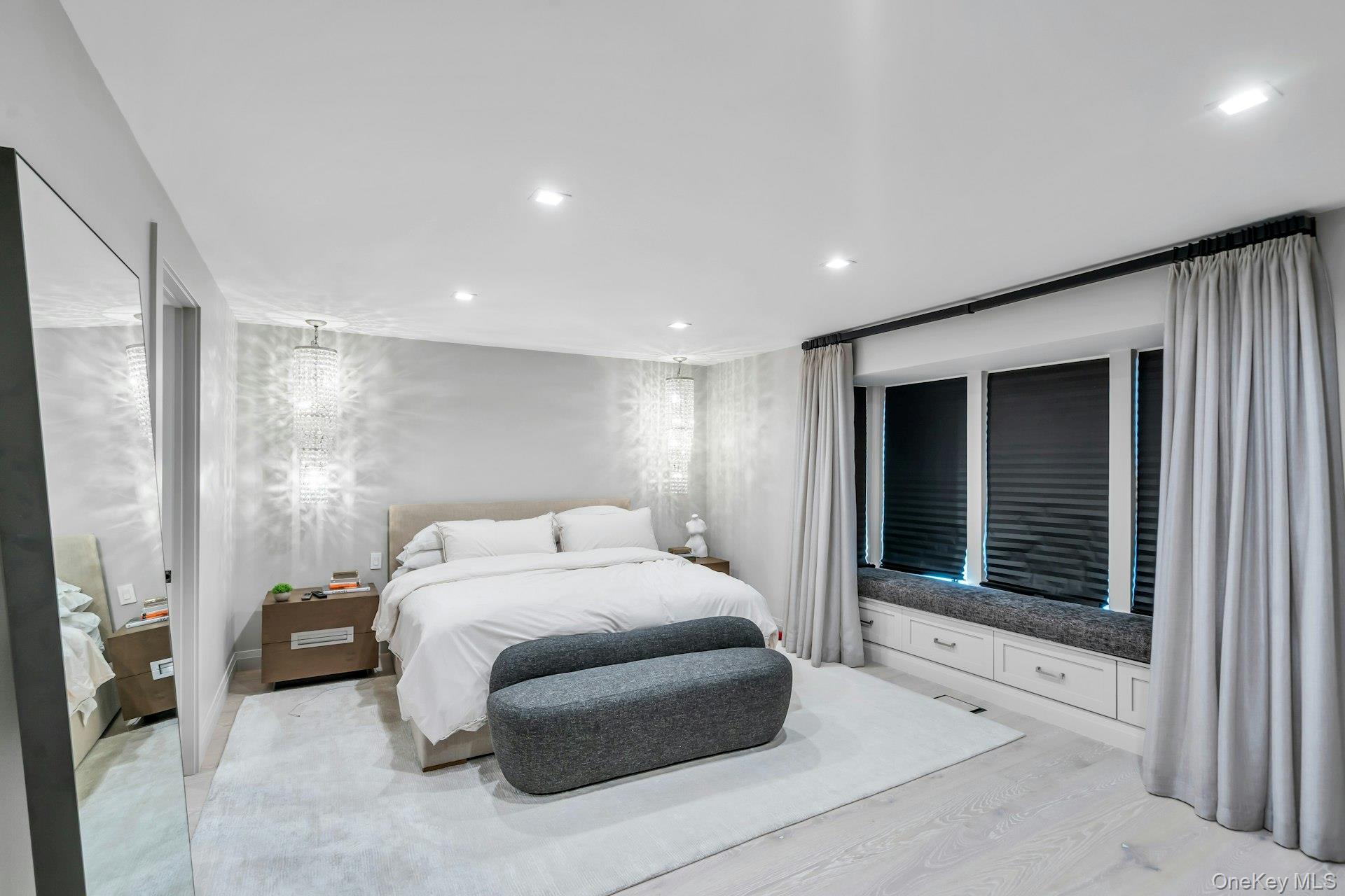 211 Hornbill Drive, Manhasset, NY 11030