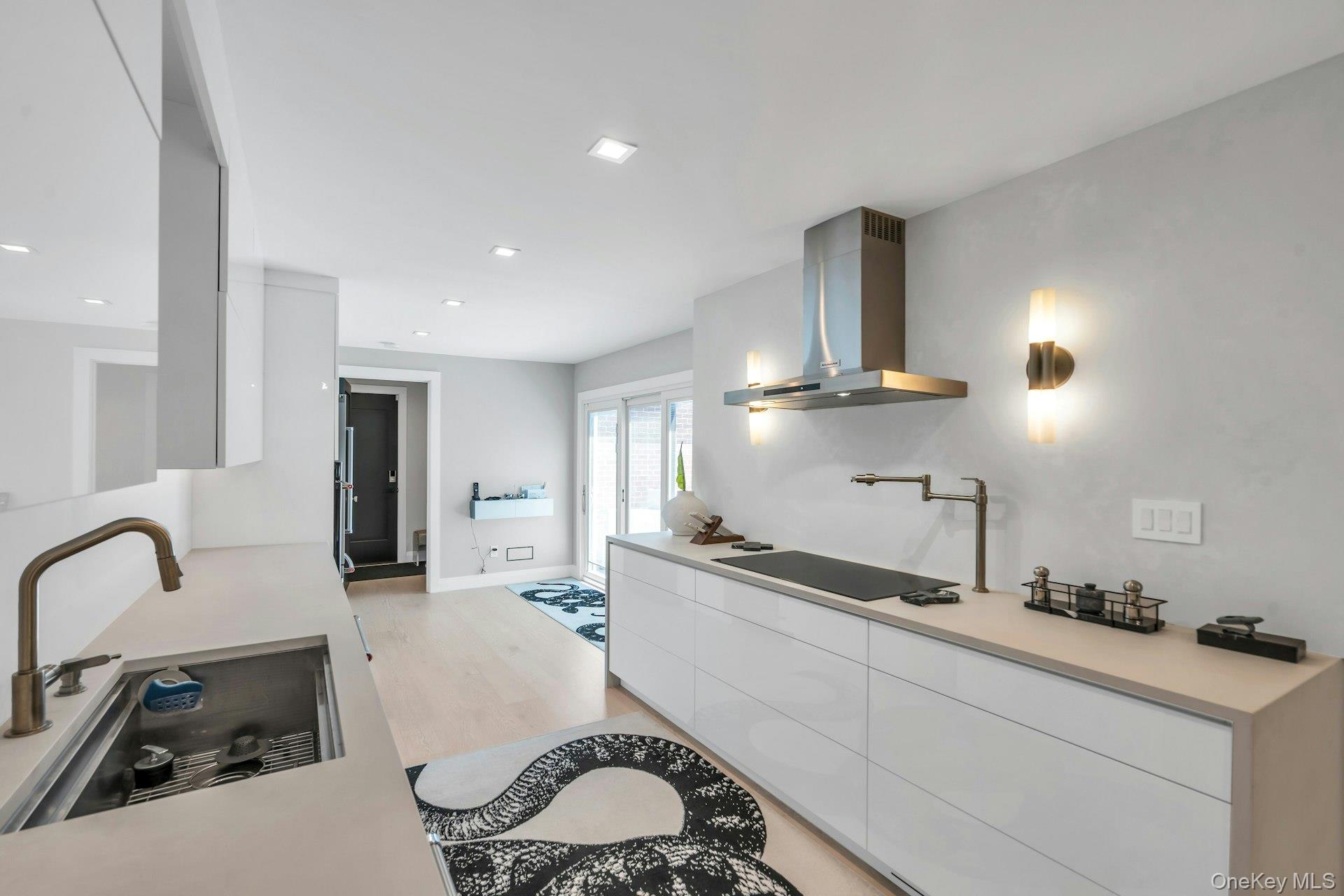 211 Hornbill Drive, Manhasset, NY 11030