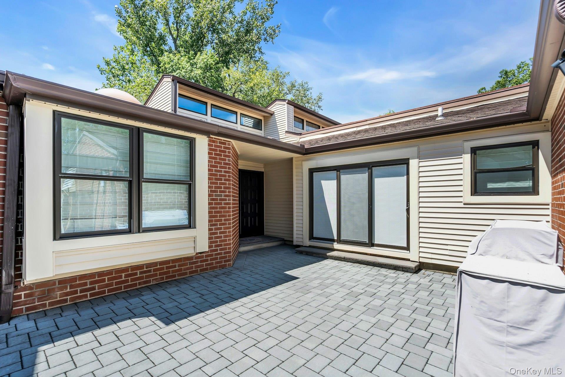 211 Hornbill Drive, Manhasset, NY 11030