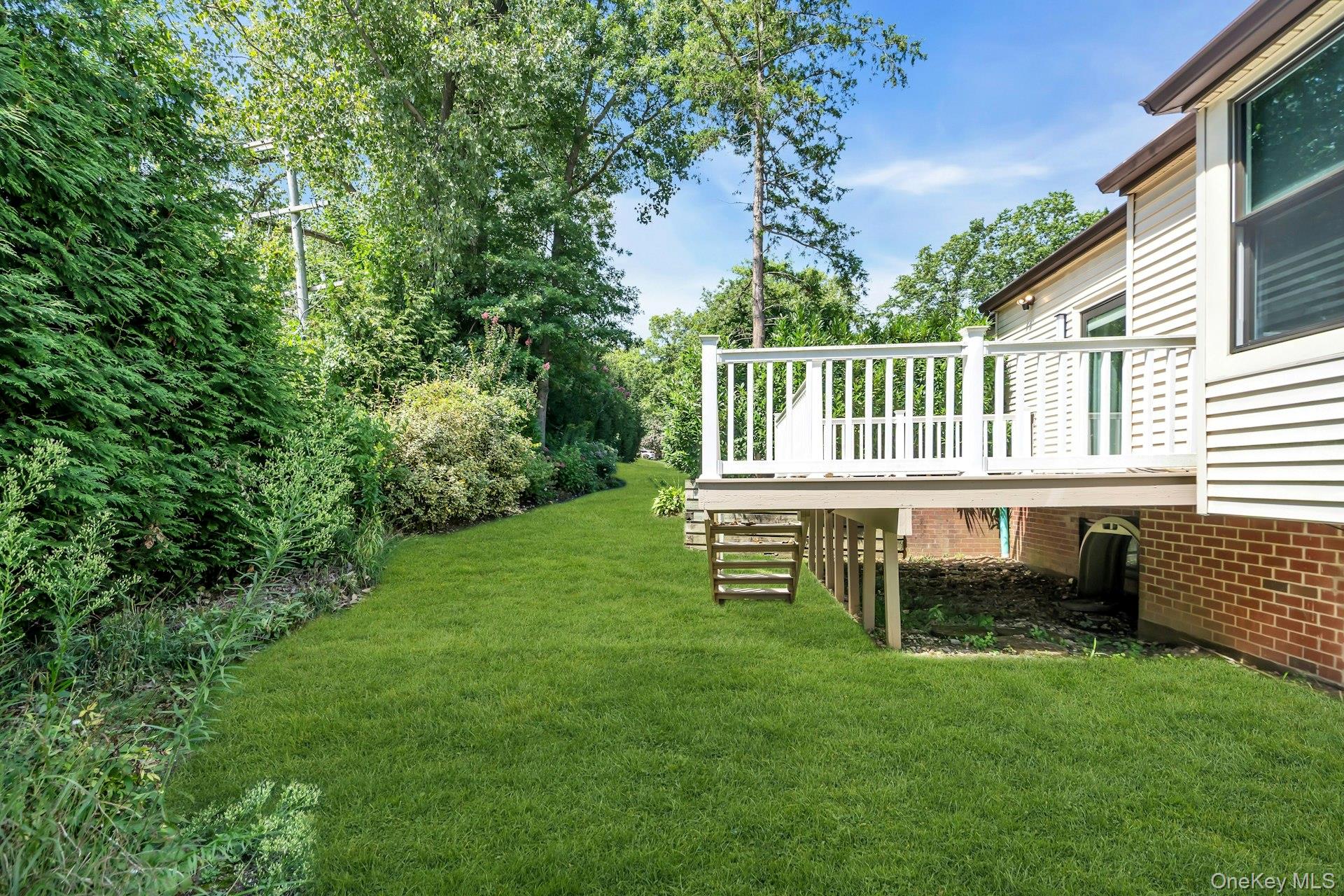 211 Hornbill Drive, Manhasset, NY 11030