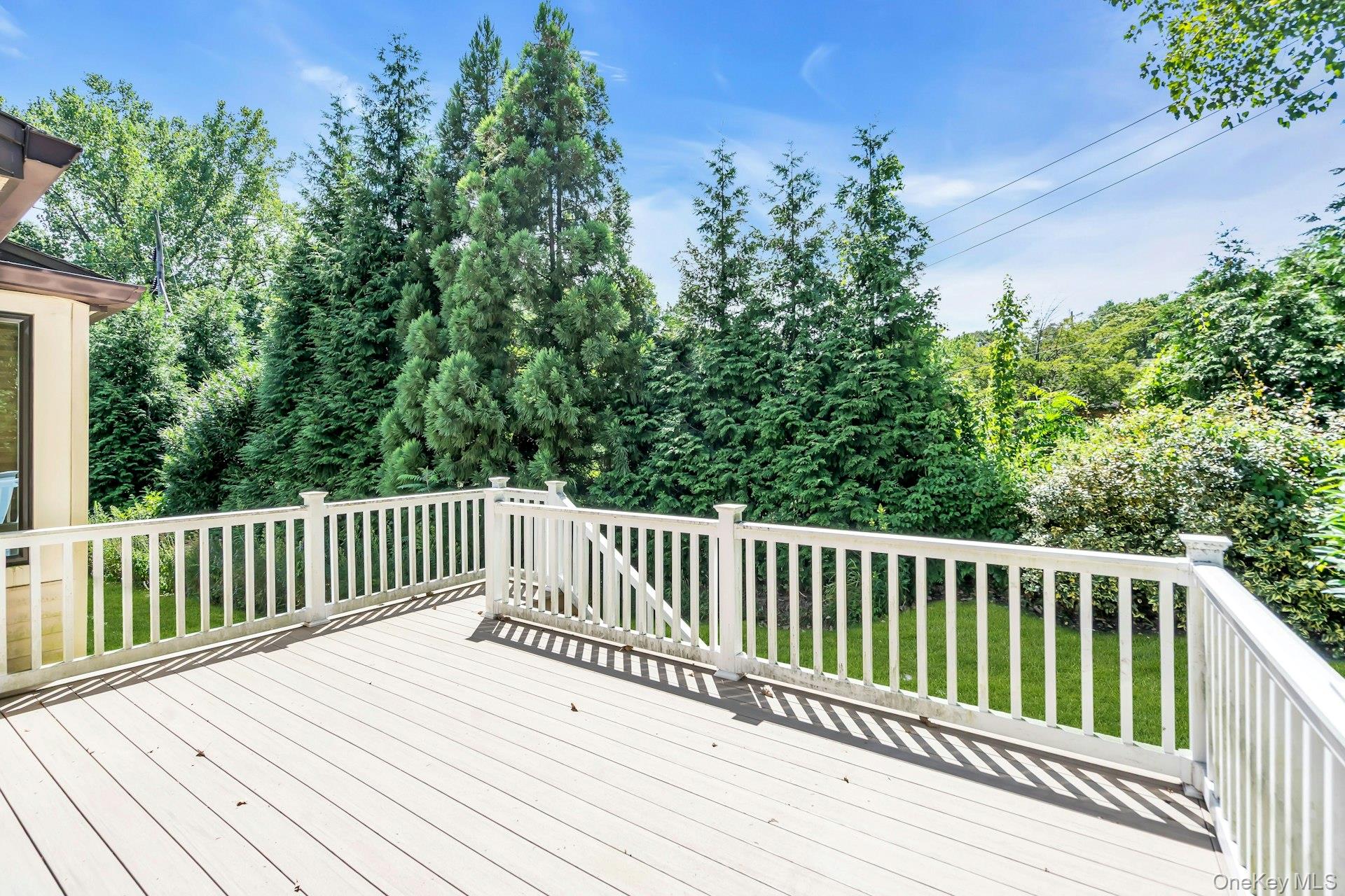 211 Hornbill Drive, Manhasset, NY 11030