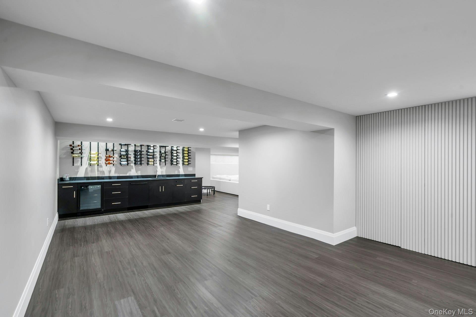 211 Hornbill Drive, Manhasset, NY 11030