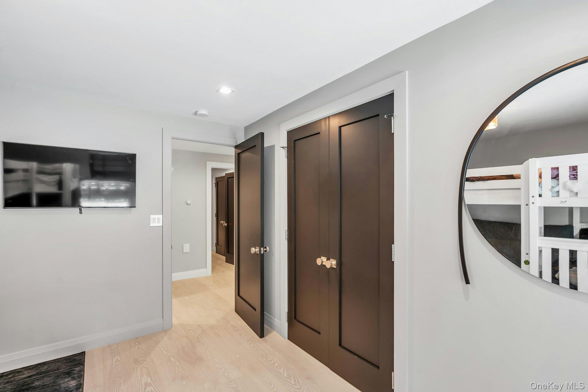 211 Hornbill Drive, Manhasset, NY 11030