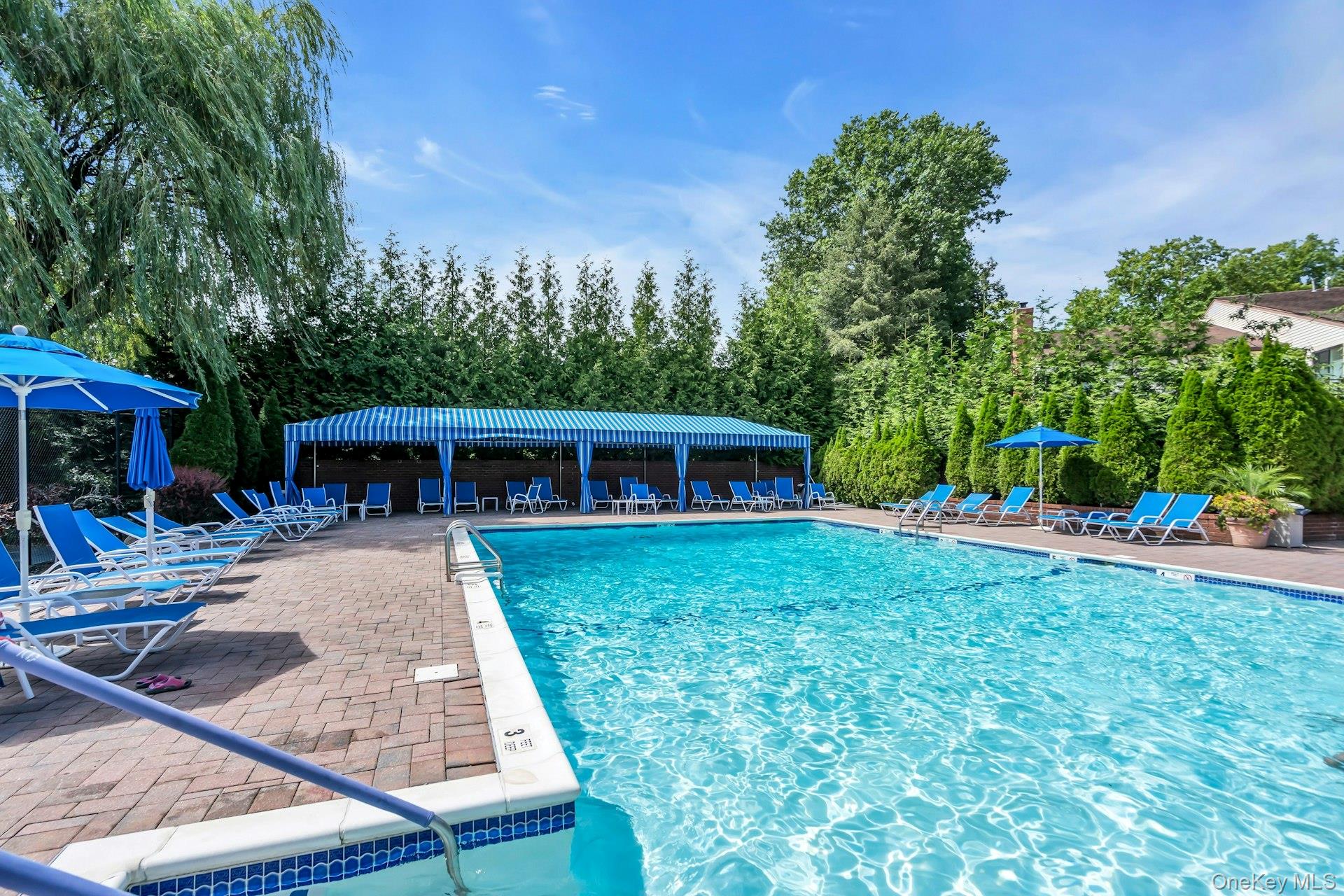 211 Hornbill Drive, Manhasset, NY 11030