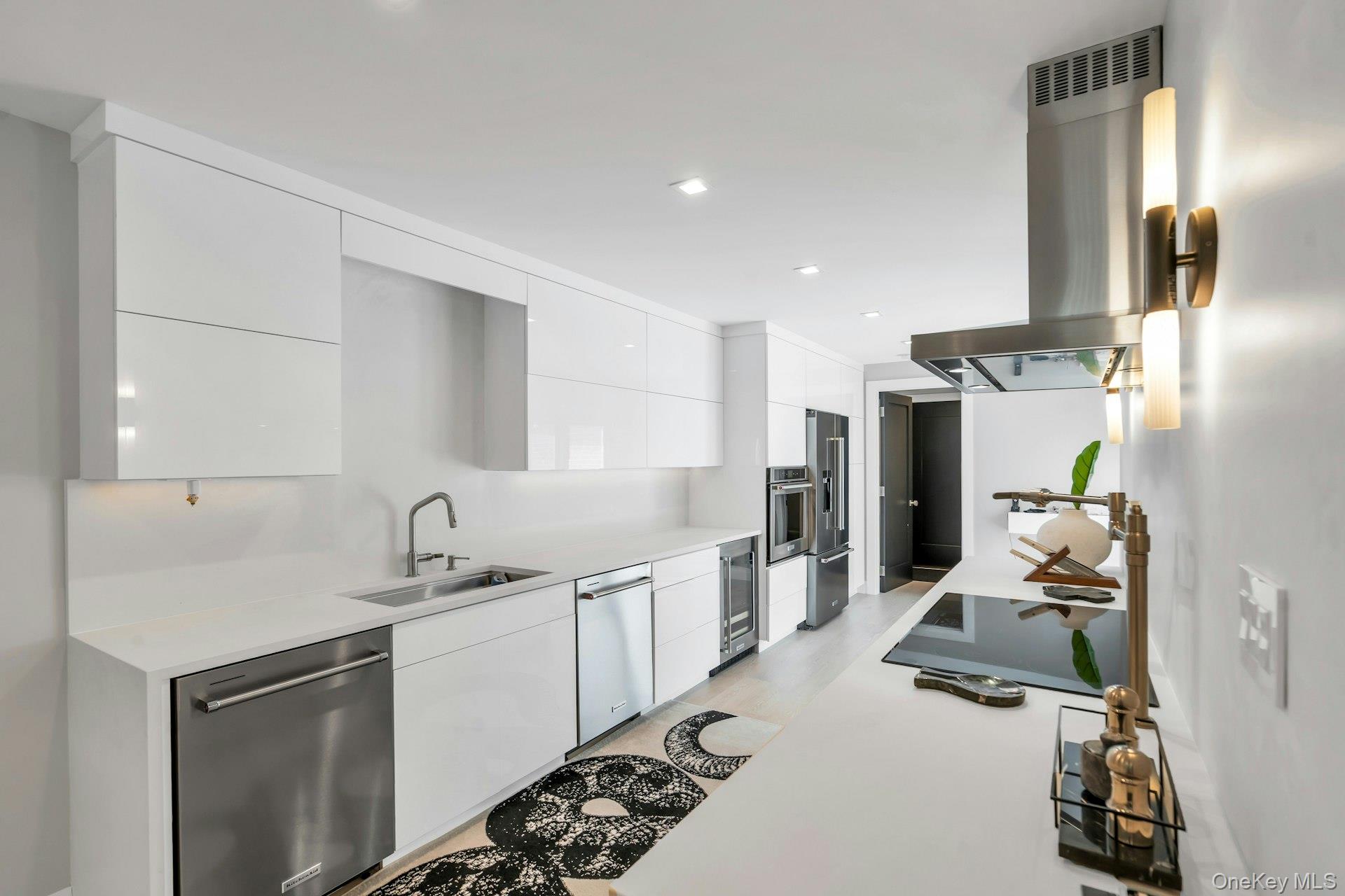 211 Hornbill Drive, Manhasset, NY 11030