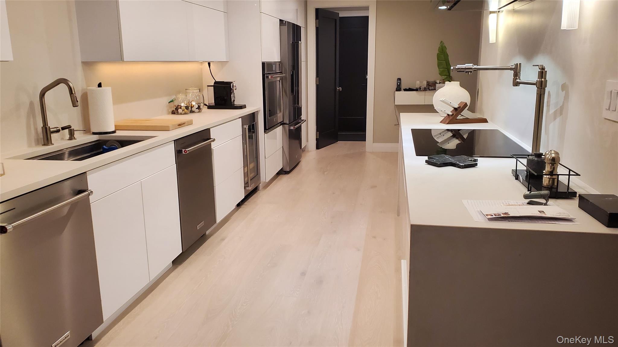 211 Hornbill Drive, Manhasset, NY 11030