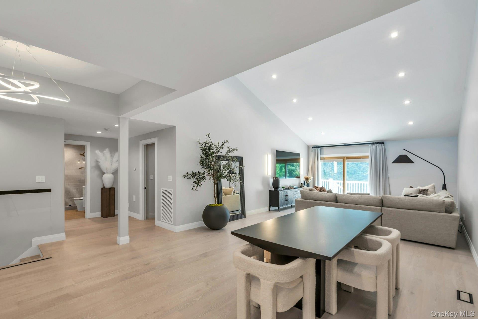 211 Hornbill Drive, Manhasset, NY 11030