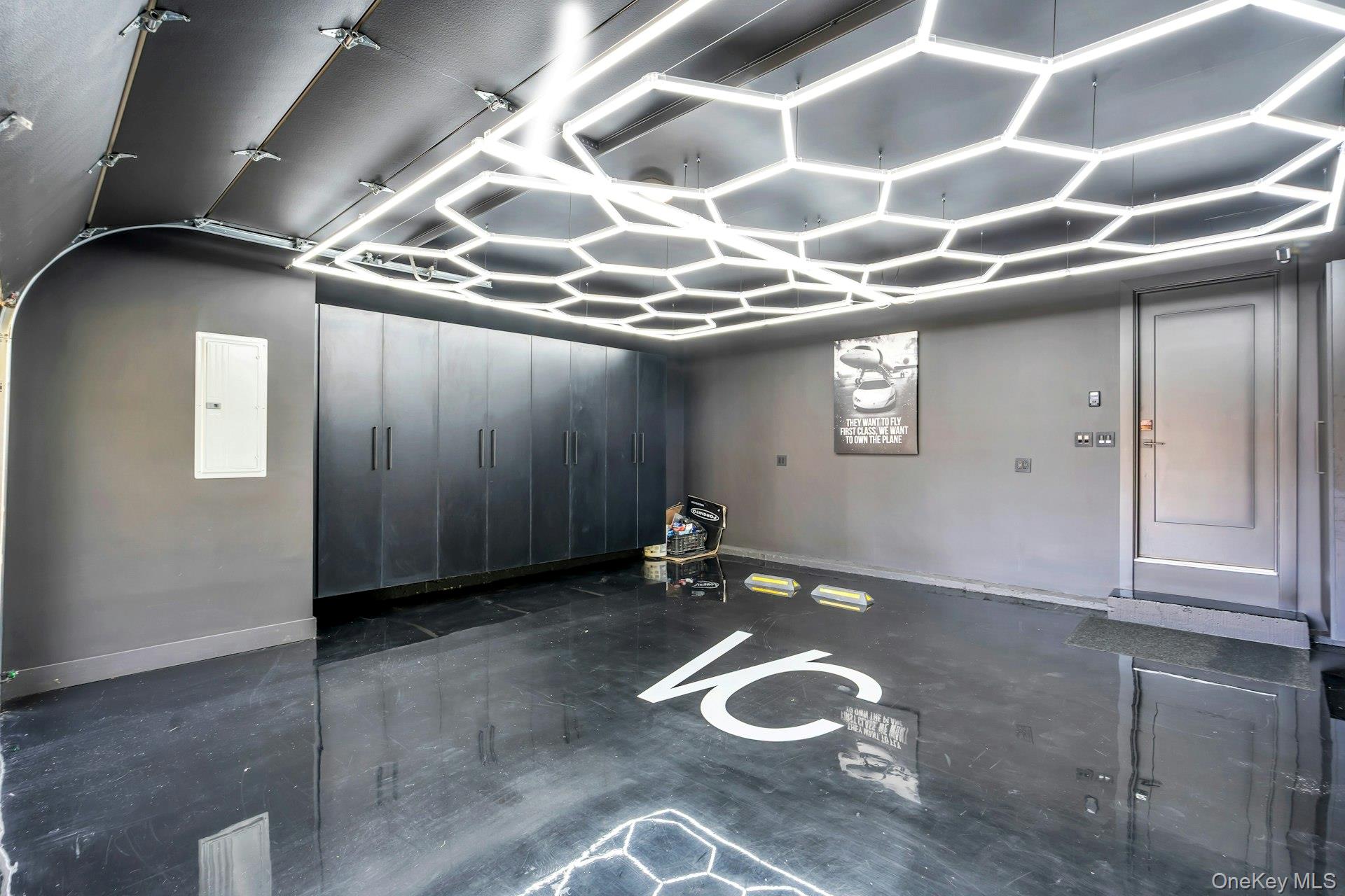 211 Hornbill Drive, Manhasset, NY 11030