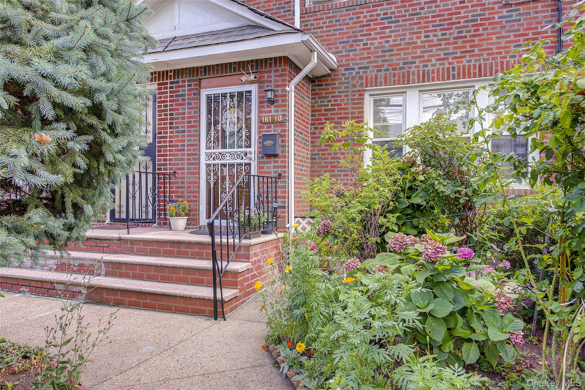 161-10 84th Road, Jamaica Hills, NY 11432