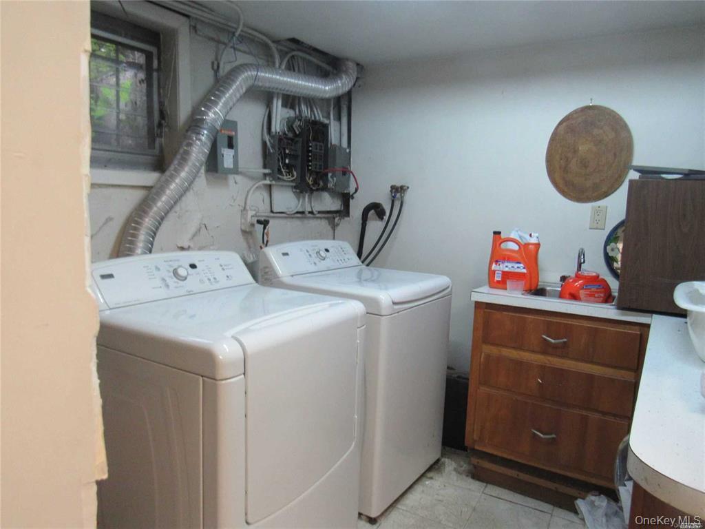 8302 116th Street, Richmond Hill, NY 11418