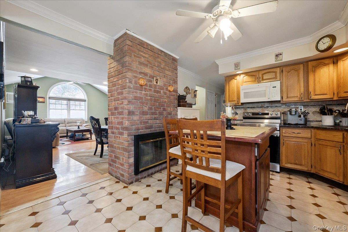 181 Springtime Lane N, Levittown, NY 11756