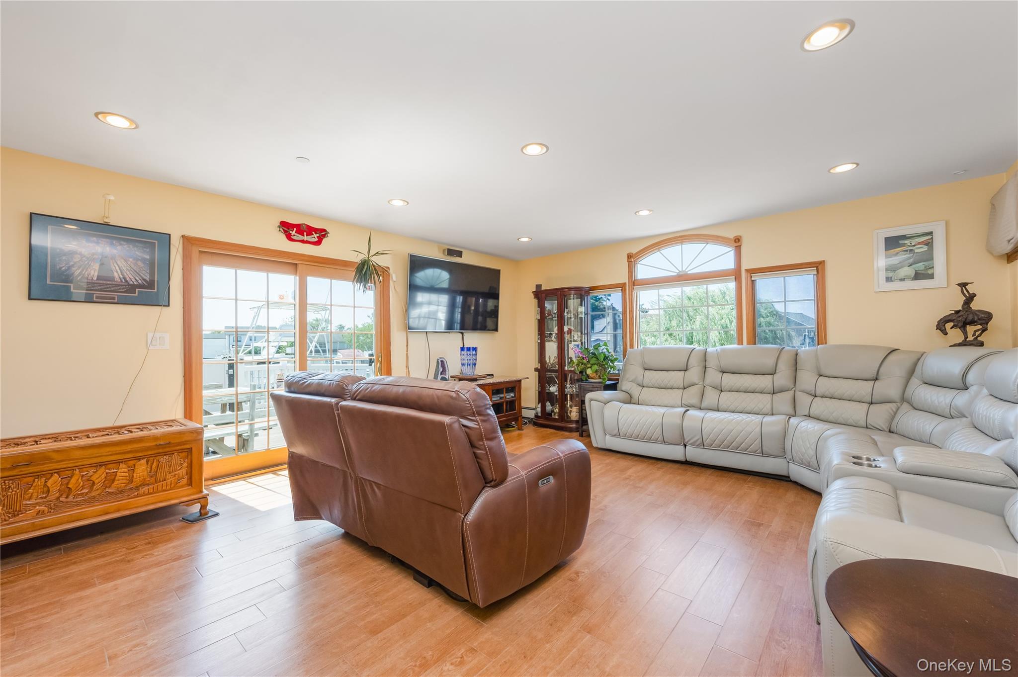 729 S 9th Street, Lindenhurst, NY 11757