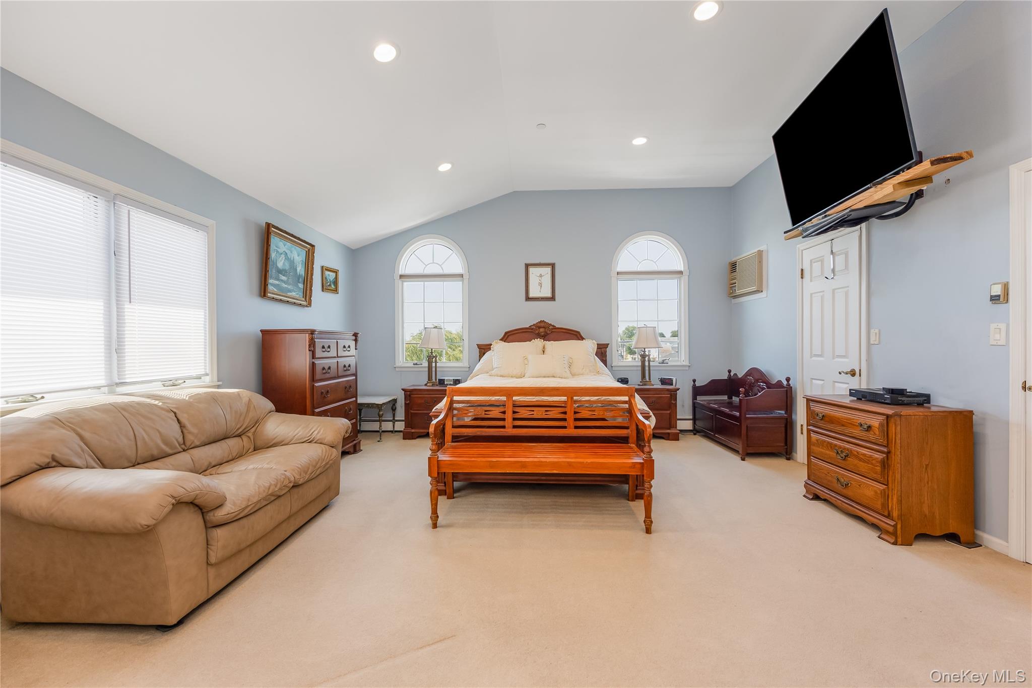 729 S 9th Street, Lindenhurst, NY 11757