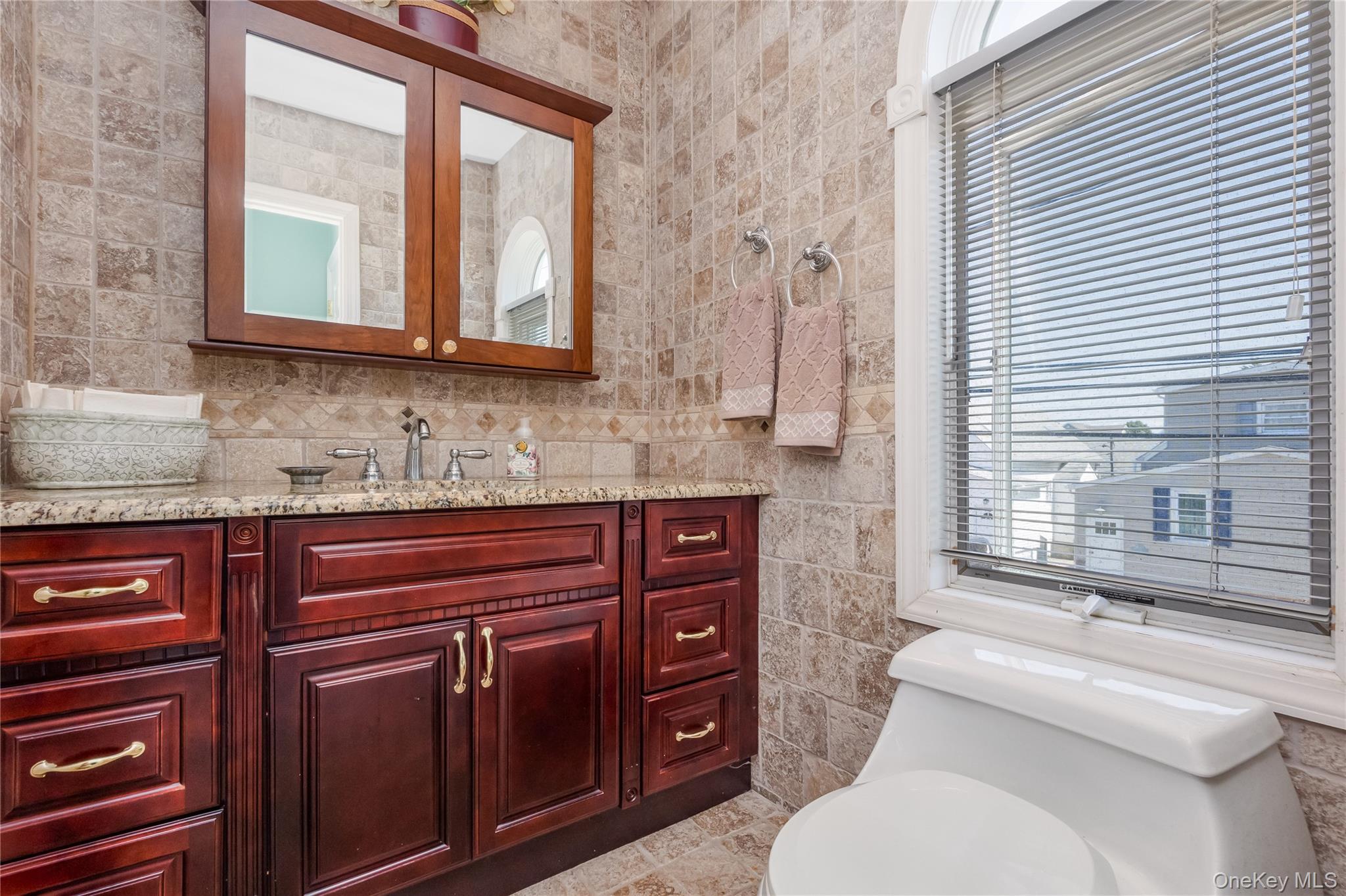 729 S 9th Street, Lindenhurst, NY 11757