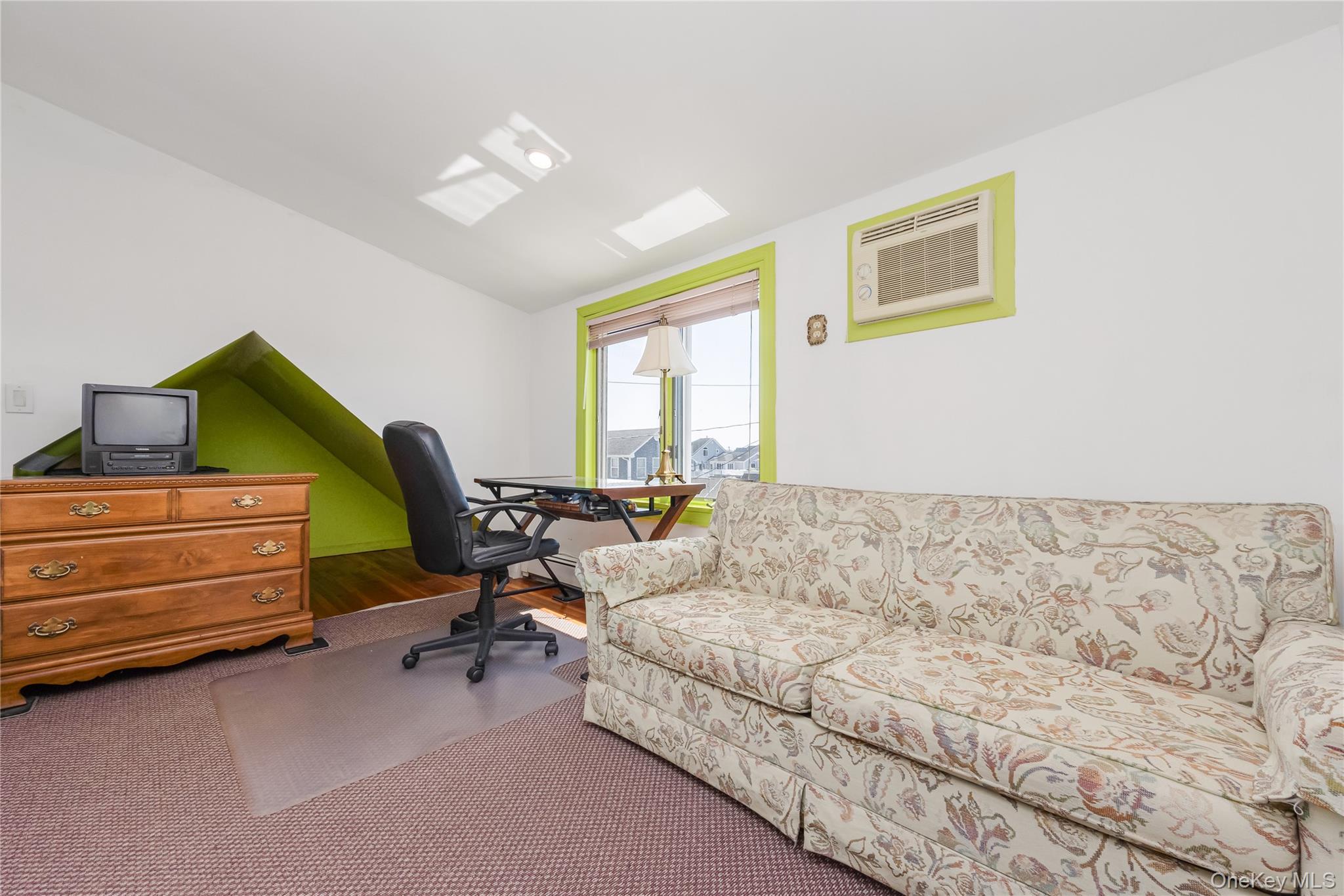 729 S 9th Street, Lindenhurst, NY 11757