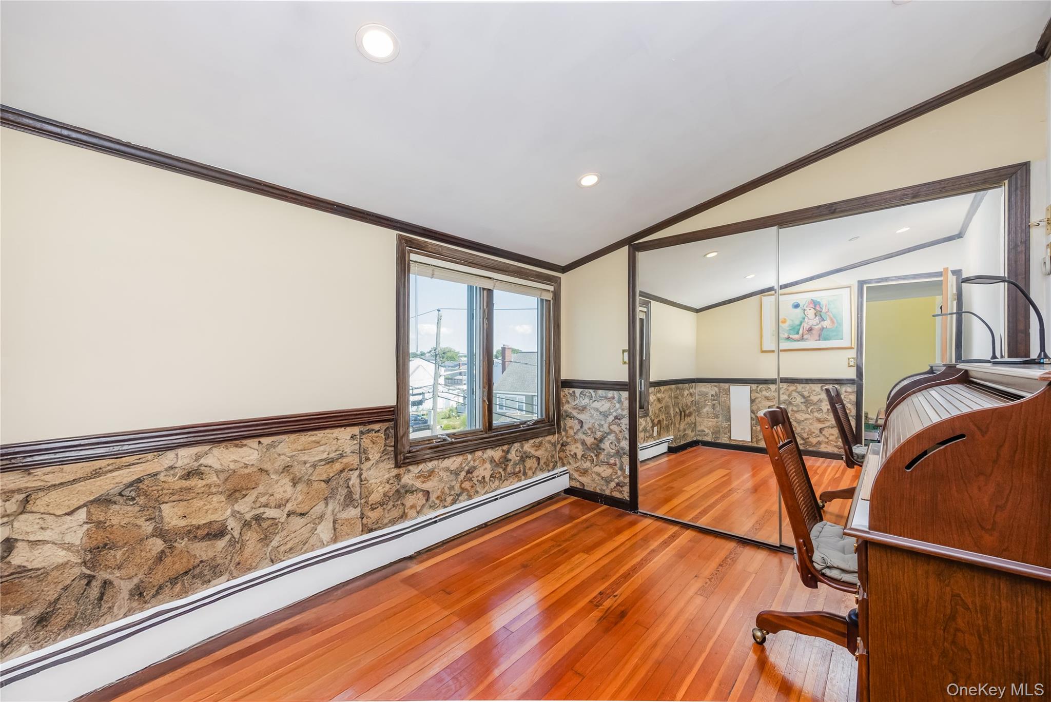 729 S 9th Street, Lindenhurst, NY 11757