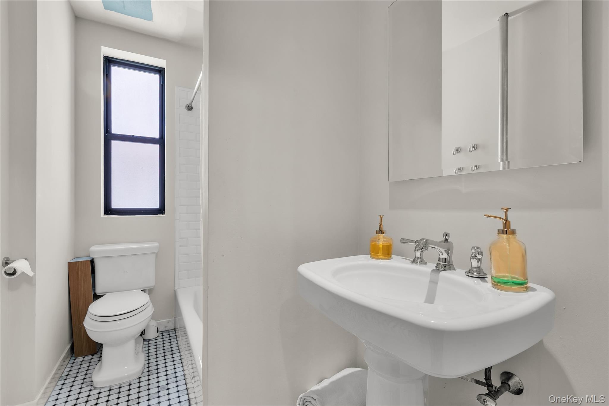 31 Pondfield Road W # 1, Bronxville, NY 10708