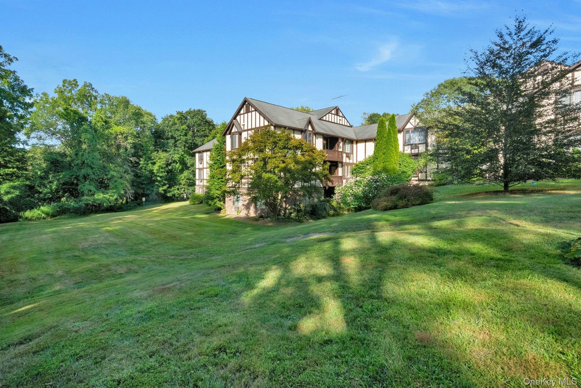 60 Foxwood Drive # 2, Pleasantville, NY 10570