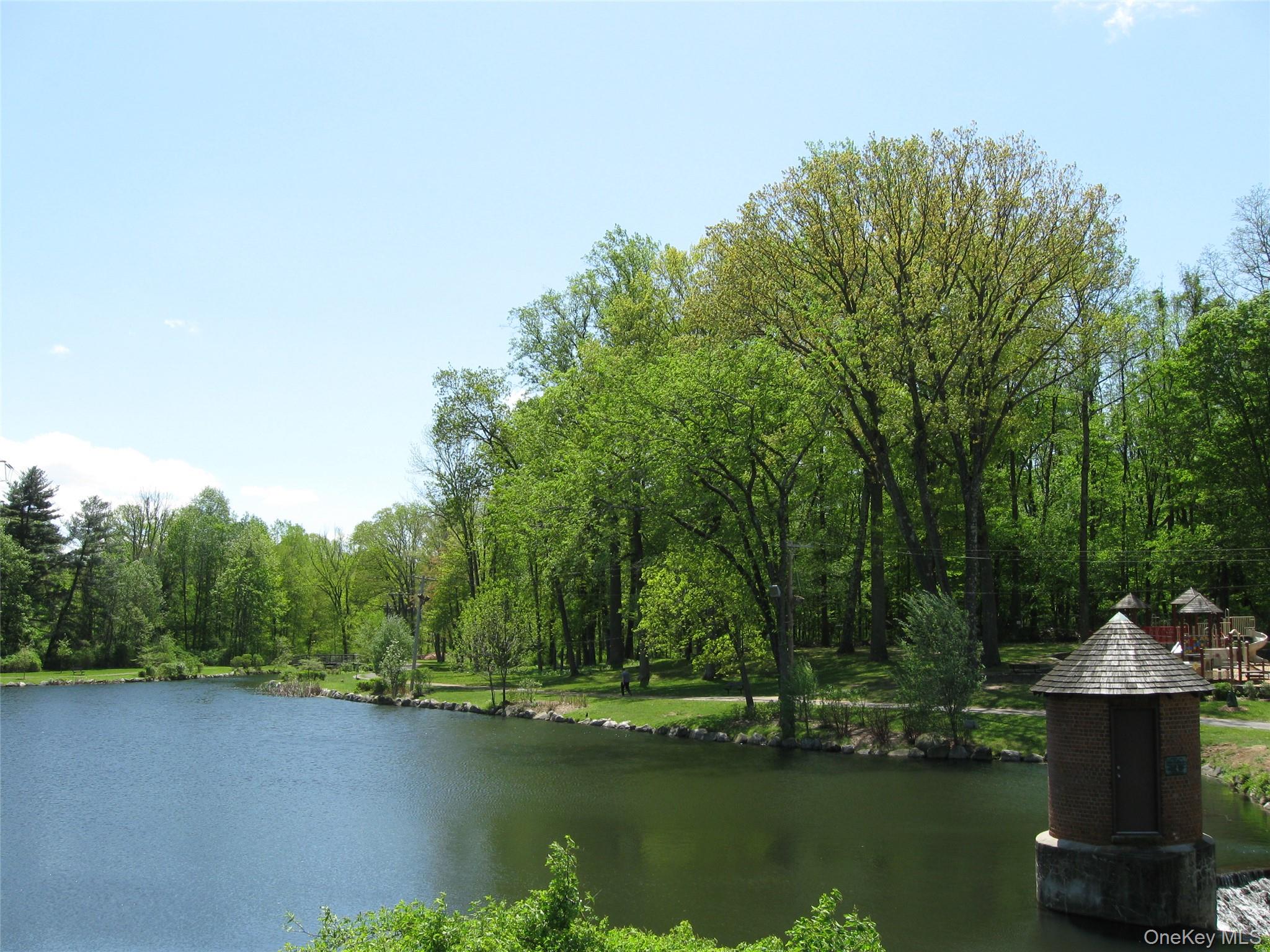 60 Foxwood Drive # 2, Pleasantville, NY 10570