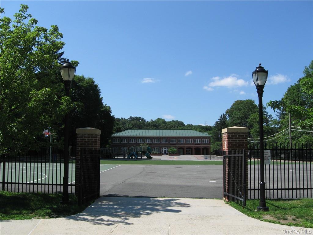 60 Foxwood Drive # 2, Pleasantville, NY 10570