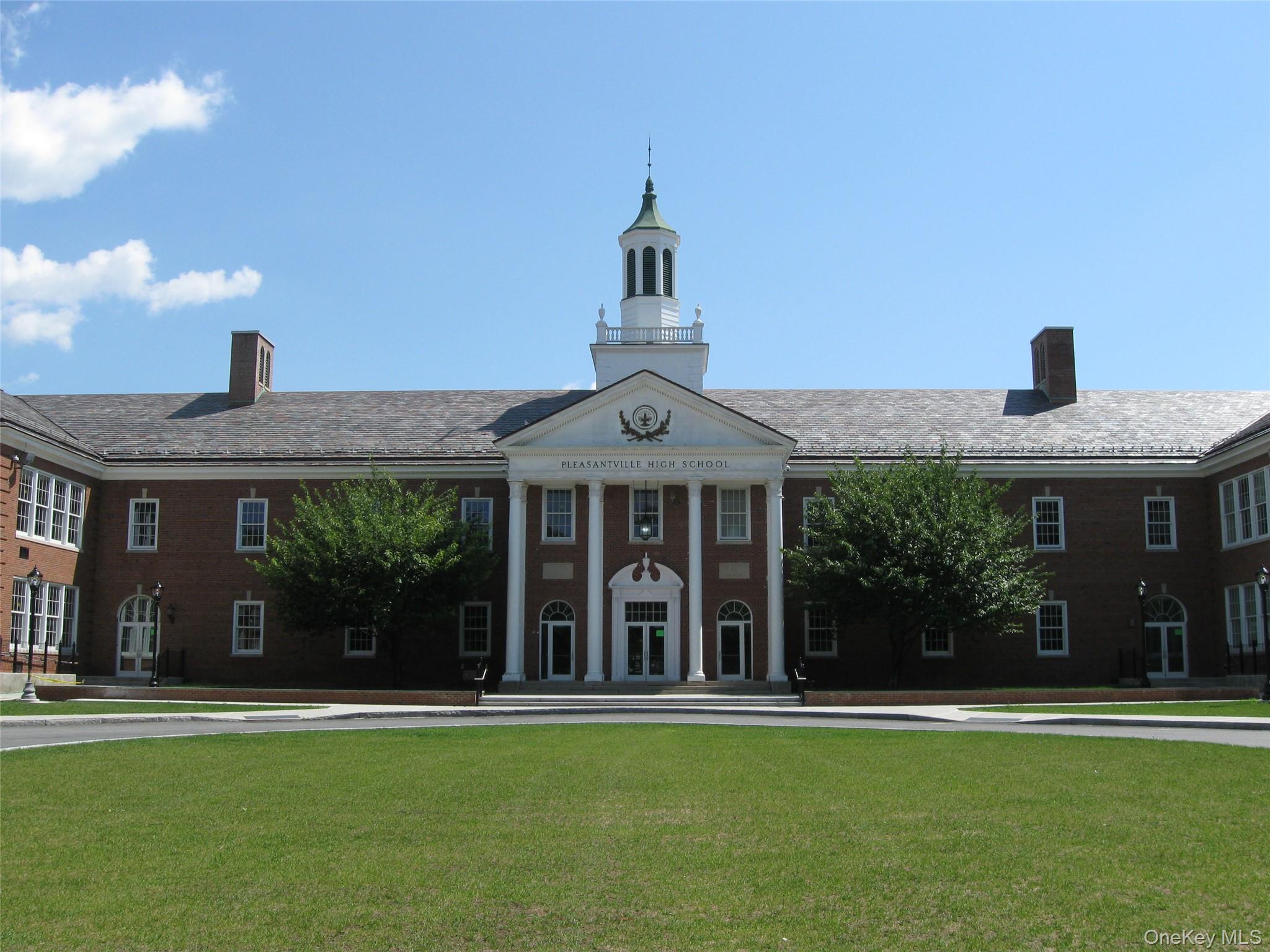 60 Foxwood Drive # 2, Pleasantville, NY 10570